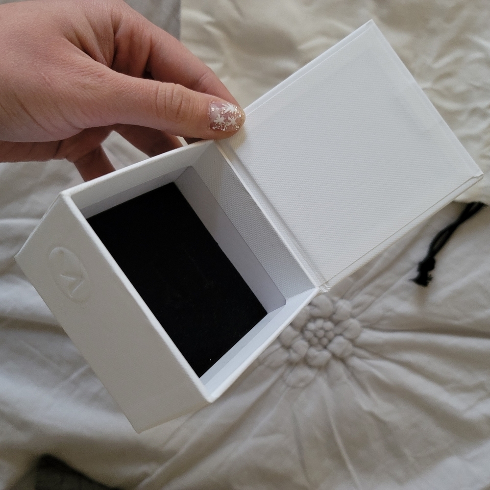 DONATING 3/31 Mejuri storage box and pouches set - Picture 3 of 6